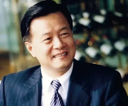 敢问英雄来自何方 看地产大佬们的第一份工作